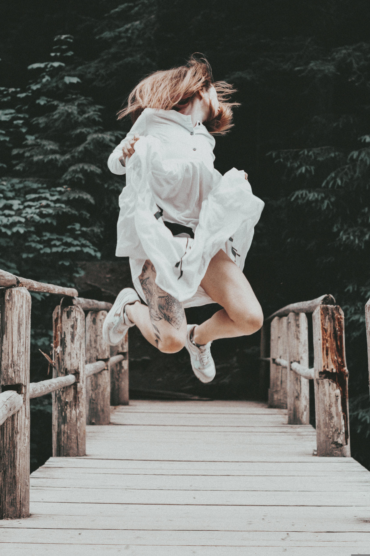 Eleganckie i zmysłowe - paznokcie w kolorze pudrowego różu w stylu syreny